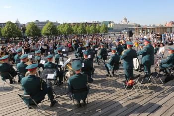 Участники фестиваля "Спасская башня" снова выступят в парках и скверах Москвы
